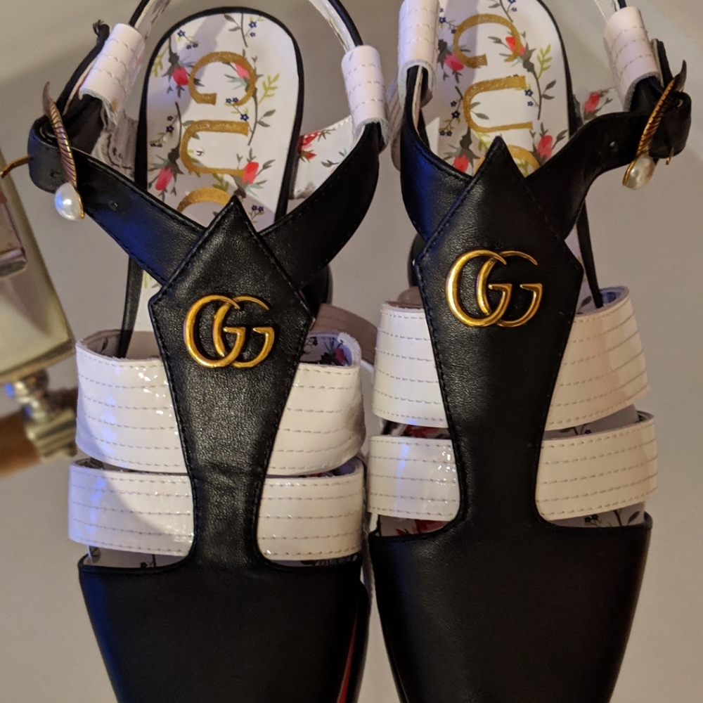Gucci flats